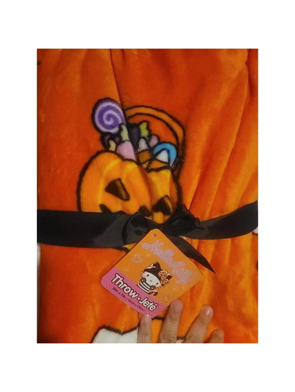 Hello Kitty Blanket Set - Picture 3 of 6